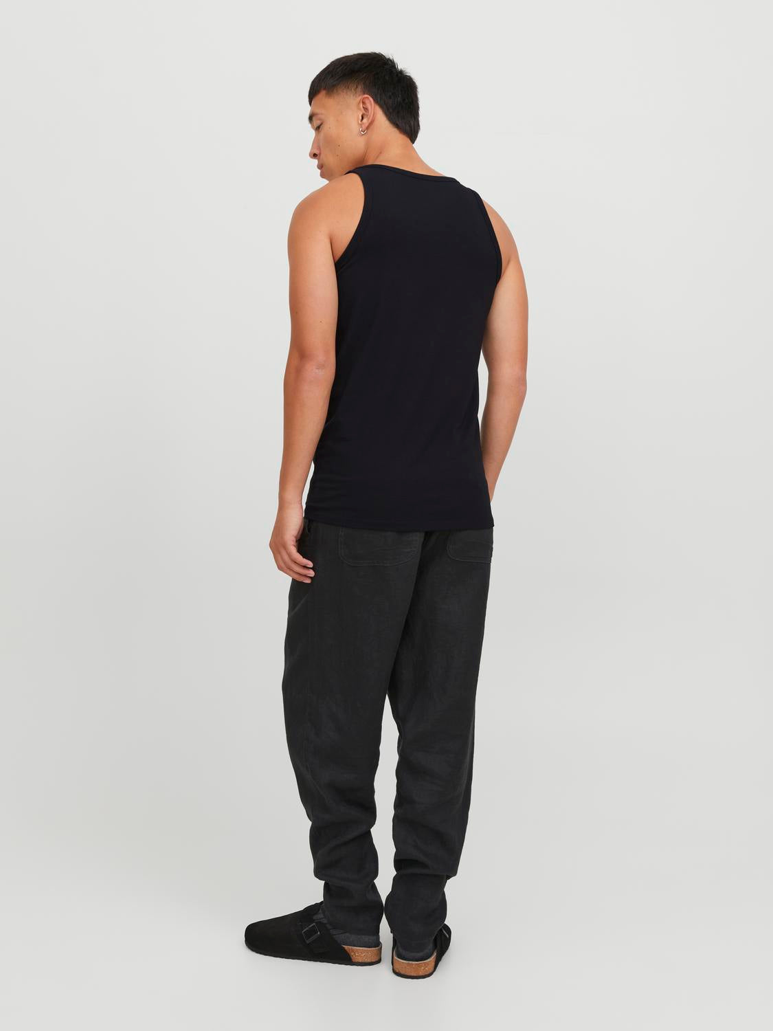 model_shot-back